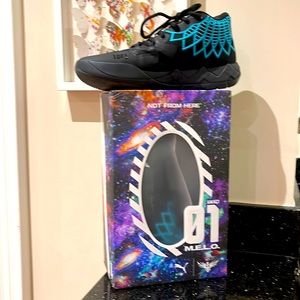 MB.01 “Buzz City” Size 11 U.S.